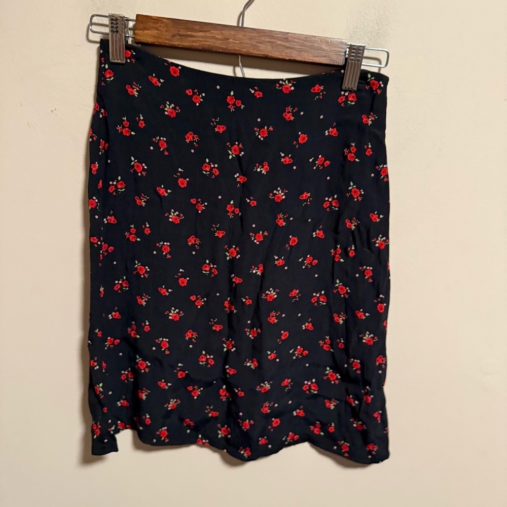 Brandy Melville Floral Black Red Clare Mini Skirt - Picture 1 of 7